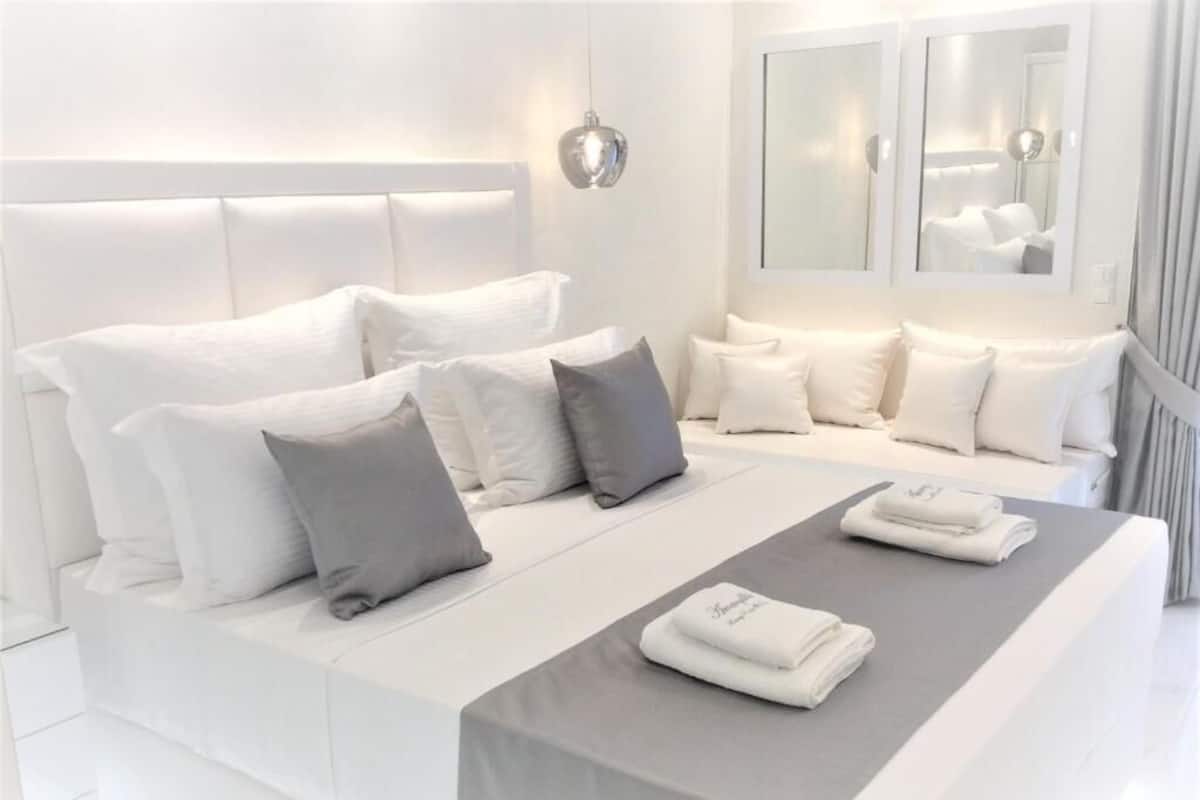 Phòng Suite Junior, 1 giường cỡ queen, quang cảnh vườn | Bộ trải giường bằng vải cotton Ai Cập, bộ đồ giường cao cấp 