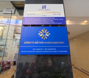 A sign with the Vinorsoft logo and contact information.