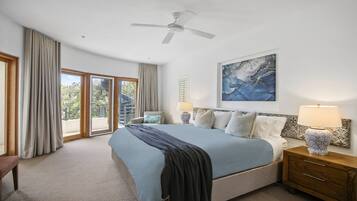 4 slaapkamers, een strijkplank/strijkijzer, gratis wifi, beddengoed