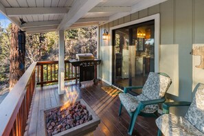 Terrace/patio - Sunset Mountain Retreat By Destination Big Bear: Nestled in Lower Moonridge! 1 Mile Away from Bear Mountain Ski Resort, Golf Course and Zoo! Reverse Floor Plan!  Air Hockey Game Table! (Big Bear Lake)