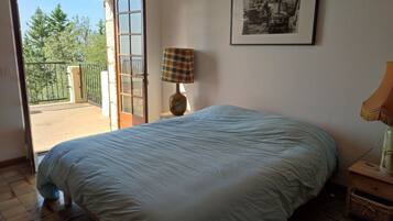 3 habitaciones, tabla de planchar con plancha y cuna de viaje