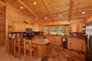 冰箱、微波炉、烤箱、炉灶