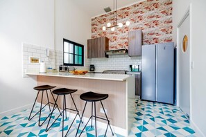 Mikrobølgeovn, ovn, kaffe-/temaskine, brødrister