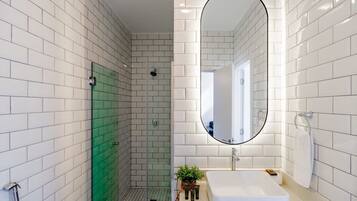 Chuveiro, secador de cabelo