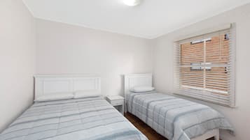 2 bedrooms, iron/ironing board, bed sheets