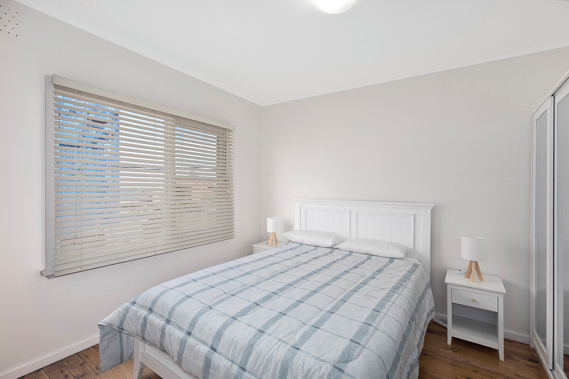 2 makuuhuonetta, silitysrauta/-lauta, vuodevaatteet