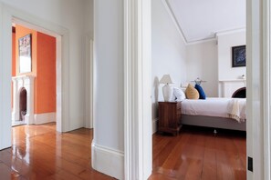 5 dormitorios, tabla de planchar con plancha, wifi gratis y ropa de cama