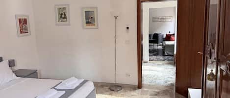 Traditional-Apartment | 2 Schlafzimmer, Allergikerbettwaren, Schreibtisch