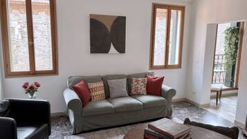 Traditional Apartment | Living area