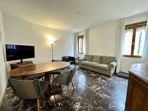 Traditional Apartment | Living area | 42-inch flat-screen TV with digital channels - Cà de Sbiess (Venice)