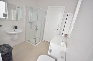 Serviettes fournies, papier de toilette