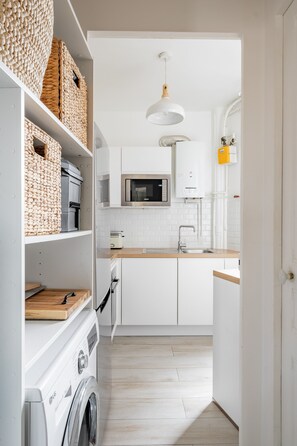 Fridge, microwave, oven, stovetop - Mint Infusions, by Veeve (Paris)