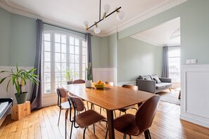 تناول الطعام