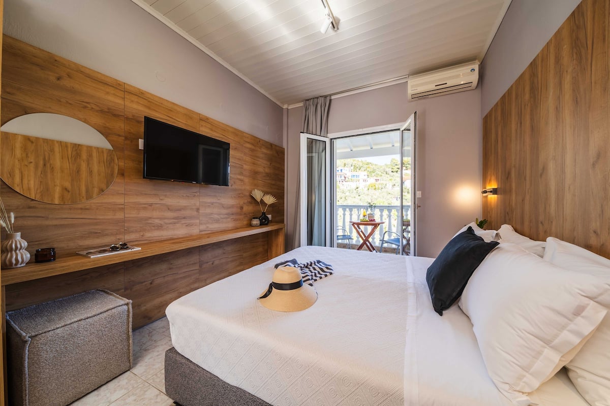 Camera Deluxe con letto matrimoniale o 2 letti singoli | Una cassaforte in camera, una scrivania, tende oscuranti