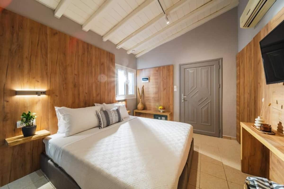 In-room safe, desk, blackout drapes, soundproofing