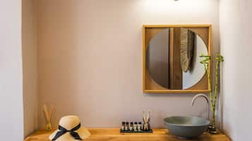 Standard Double or Twin Room | In-room safe, desk, blackout drapes, soundproofing