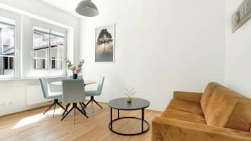 City-Apartment | Wohnbereich | Smart-TV, Streaming-Dienste
