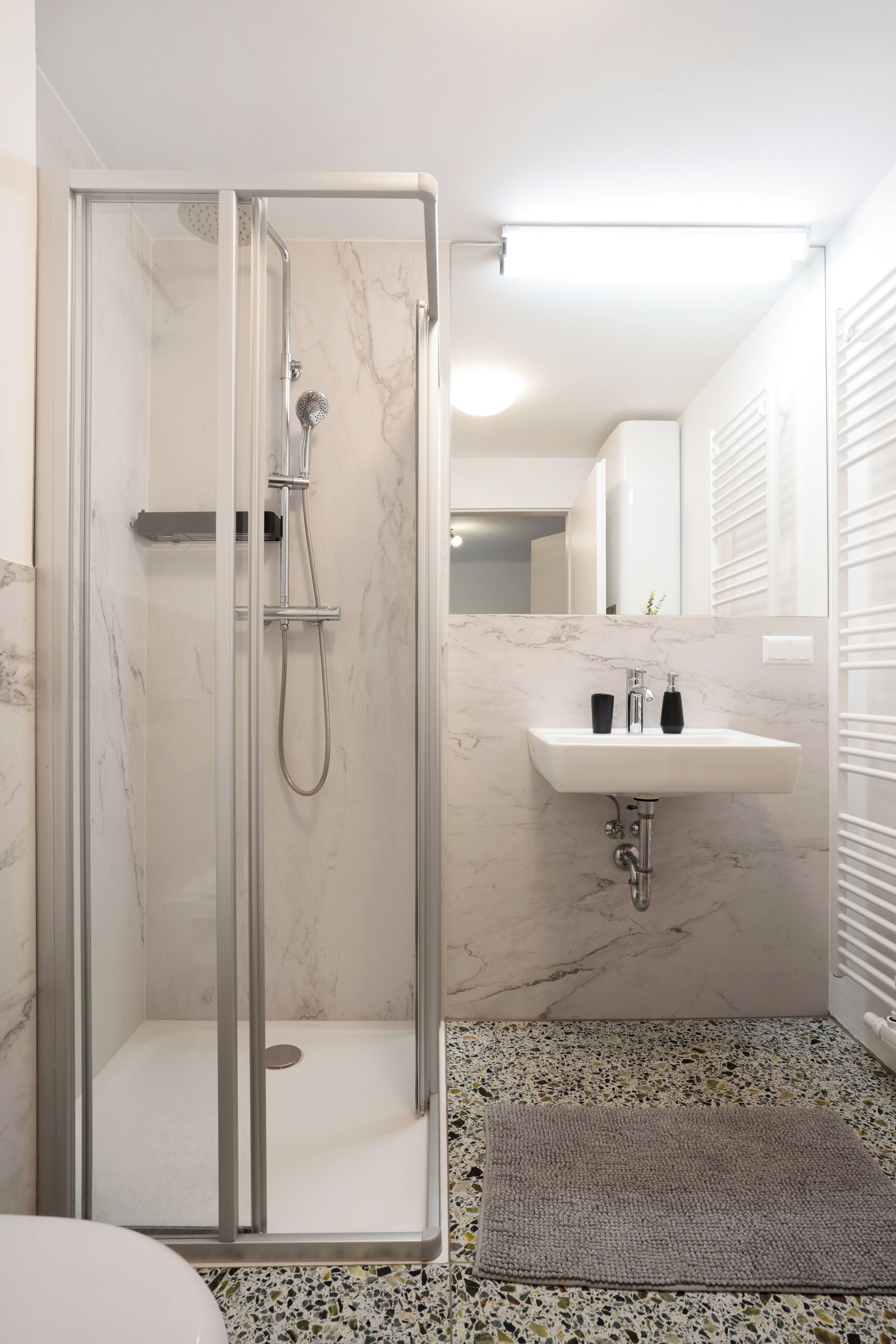 City Studio Suite, 1 Queen Bed, Non Smoking | Bathroom | Hair dryer, towels