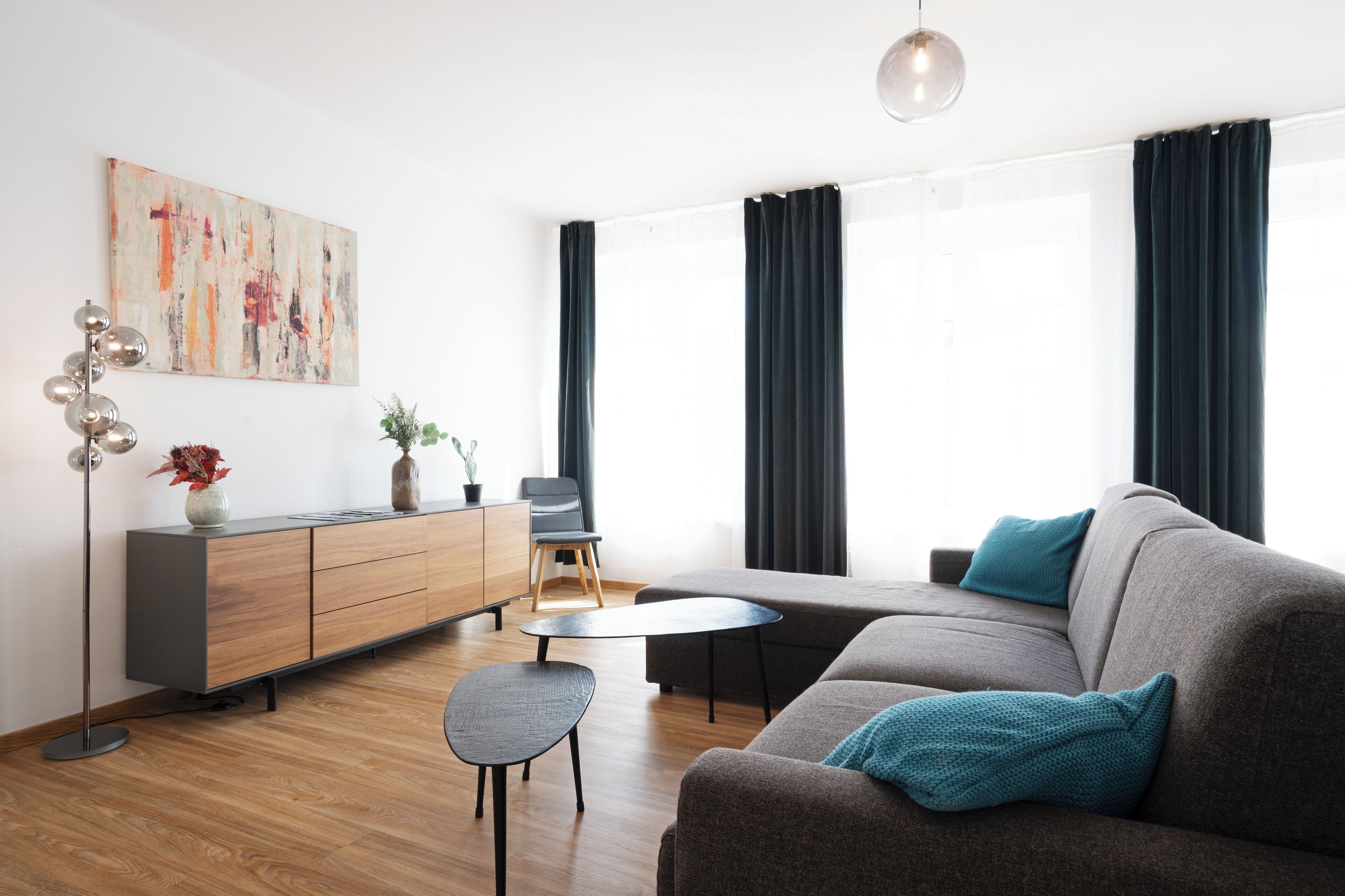 City Condo, 4 Bedrooms, Non Smoking, City View | Living area