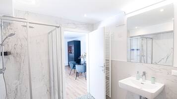 Suite Studio Ville, 1 grand lit, non-fumeur | Salle de bain