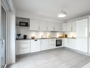 Kühlschrank, Mikrowelle, Ofen, Geschirrspüler