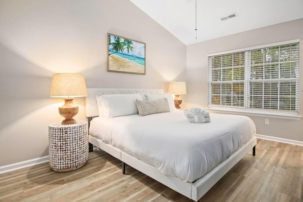 2 soverom, strykejern/-brett, internettilgang og sengetøy