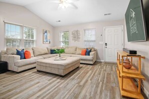 テレビ、書斎 / ワークスペース