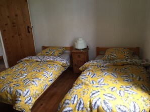 2 chambres, fer et planche à repasser, draps fournis