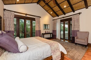 4 habitaciones, tabla de planchar con plancha y cuna de viaje 