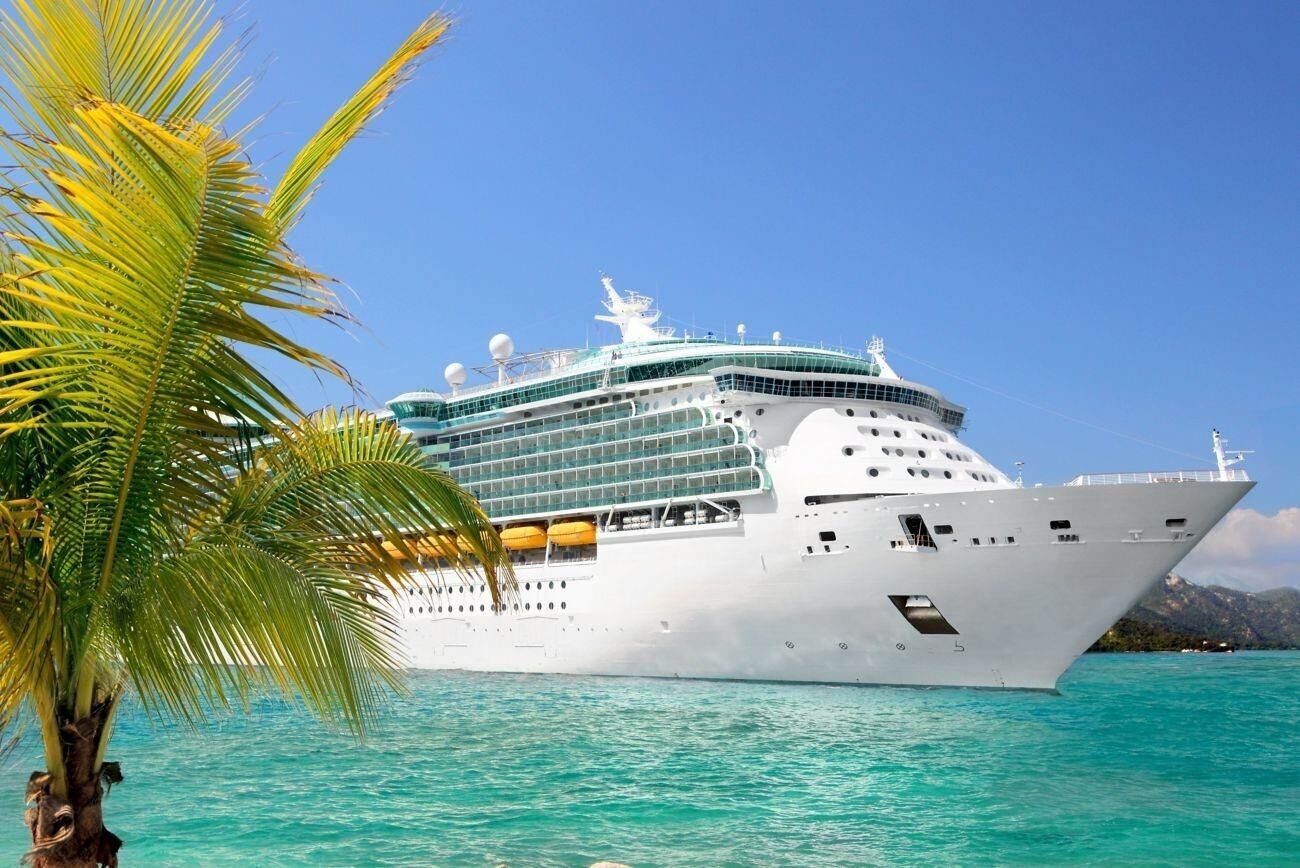 Runway to Relaxation: Pool, FREE Airport Shuttle. Close to Hollywood Beach