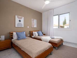 2 bedrooms, iron/ironing board, free WiFi, bed sheets