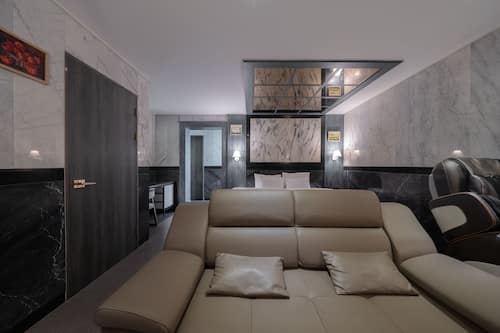 Signature VIP | Premium bedding, down duvets, individually decorated