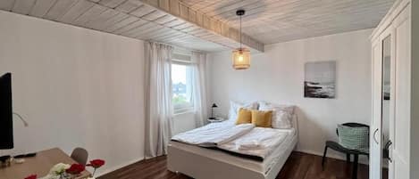 3 habitaciones, caja de seguridad en la habitación y escritorio