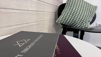 3 Schlafzimmer, Zimmersafe, Schreibtisch, Bügeleisen/Bügelbrett