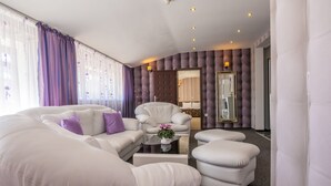 Deluxe Apartment, Balcony, Mountain View | Laptop workspace, iron/ironing board (on request), WiFi (free) - Hotel Royal (Samokov)