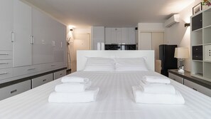 1 chambre, fer et planche à repasser, draps fournis