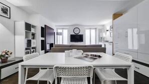 Studio (1 Bedroom) | Living area | 55-inch TV with cable channels - Italianway - Torino 57 A (Milan)