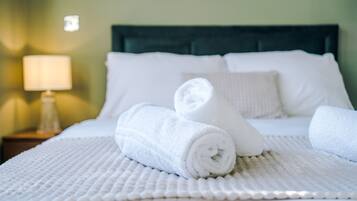 Business Apartment | 2 bedrooms, desk, laptop workspace, soundproofing