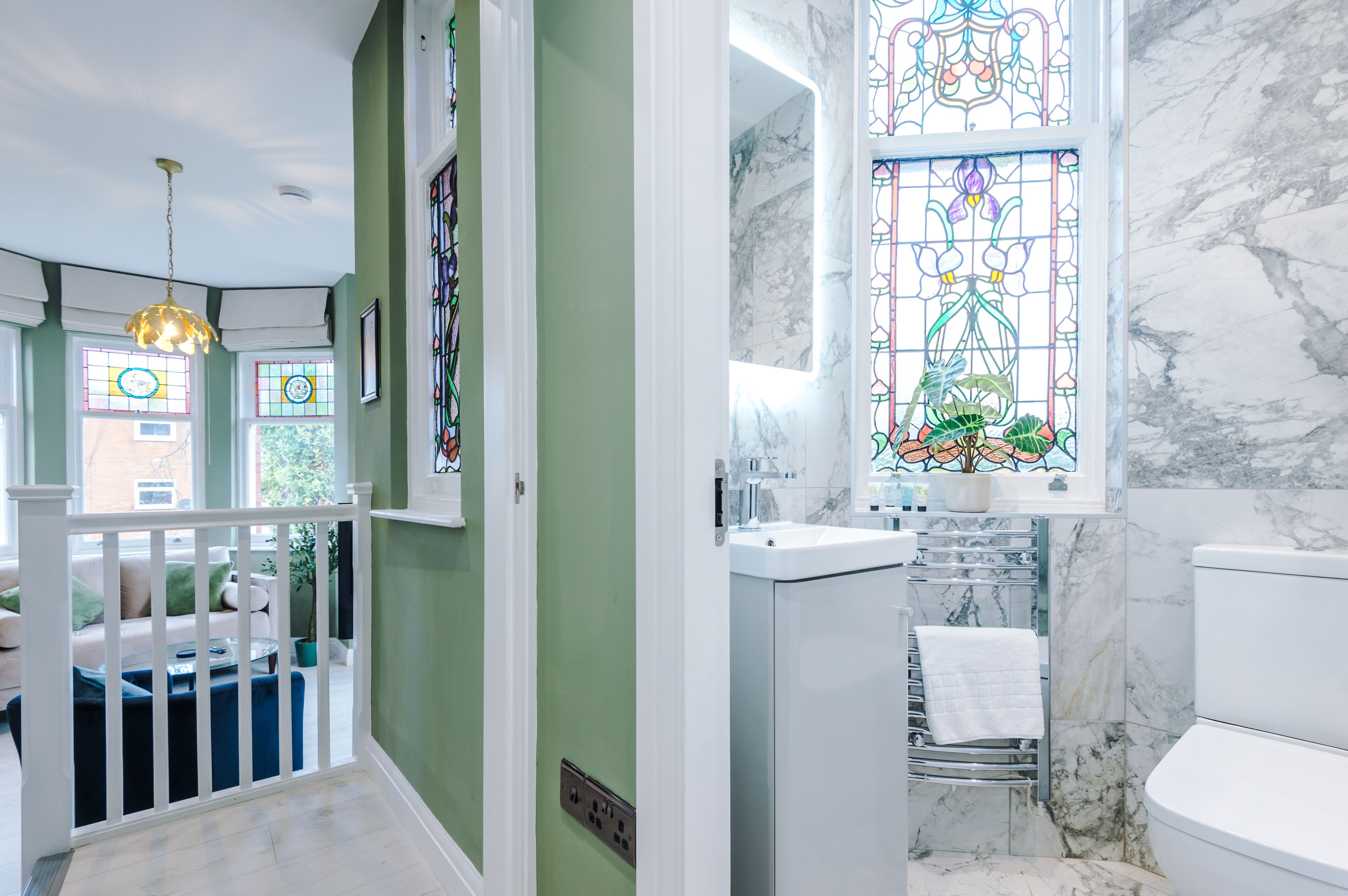 Business Apartment | Bathroom | Shower, free toiletries, hair dryer, towels