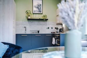 Apartament empresarial | Cuina privada | Frigorífic gran, microones, forn i placa de cuina