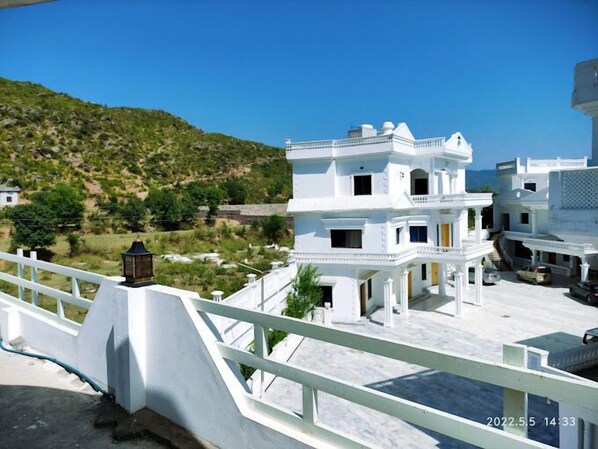 Deluxe Double Room | Terrace/patio