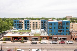 Exterior - Loft Penthouse 2 Balcony Arcade 2 Bed Pool and Gym (Wyandotte)