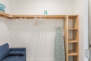 Interior - Loft Penthouse 2 Balcony Arcade 2 Bed Pool and Gym (Wyandotte)