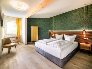 Standard Triple Room | Hypo-allergenic bedding, desk, laptop workspace, free WiFi - Stuckhotel Fettehenne (Ratingen)