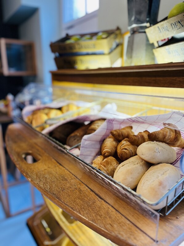Daily buffet breakfast for a fee