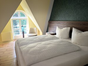 Deluxe Double Room | Hypo-allergenic bedding, desk, laptop workspace, free WiFi - Stuckhotel Fettehenne (Ratingen)