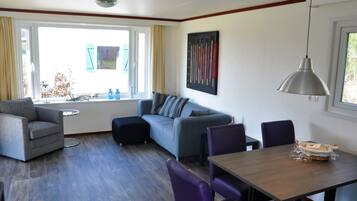 Chalet, 2 Bedrooms, Smoking, Balcony | Living area