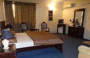 Deluxe Double Room | Soundproofing, iron/ironing board, free WiFi
