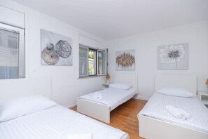 1 quarto, escrivaninha, ferros/tábuas de passar roupa, Wi-Fi de cortesia