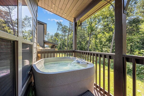 Outdoor spa tub
